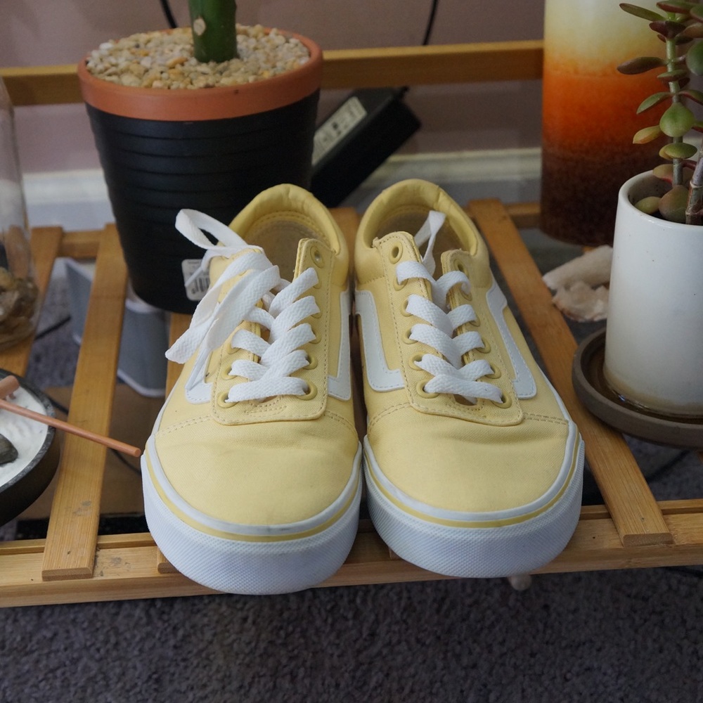 Yellow vans old skool low top